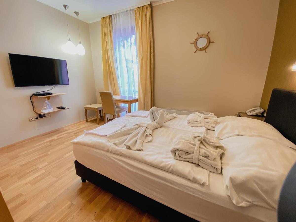 Royal Mediterran Siofok Bagian luar foto