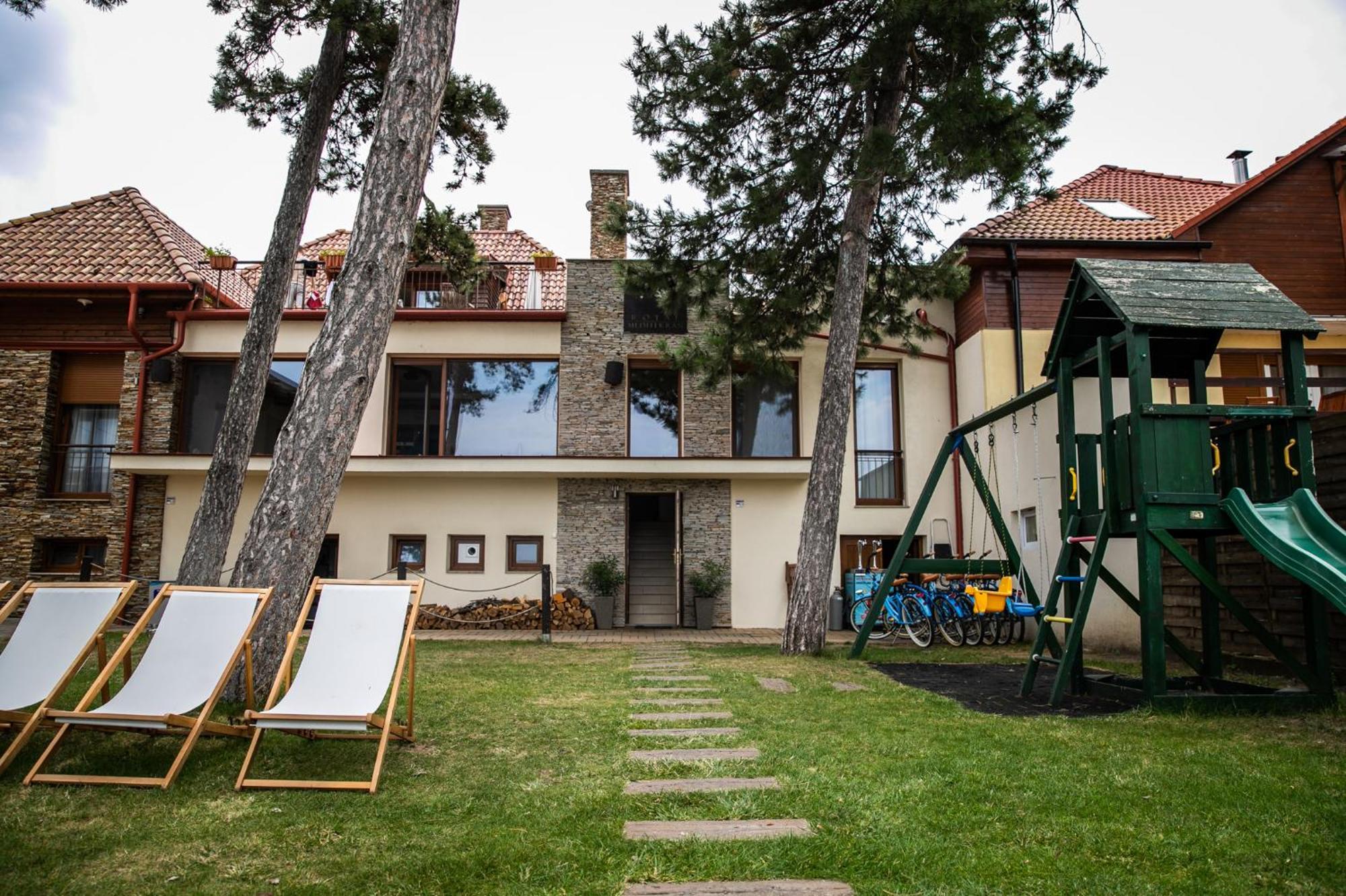 Royal Mediterran Siofok Bagian luar foto