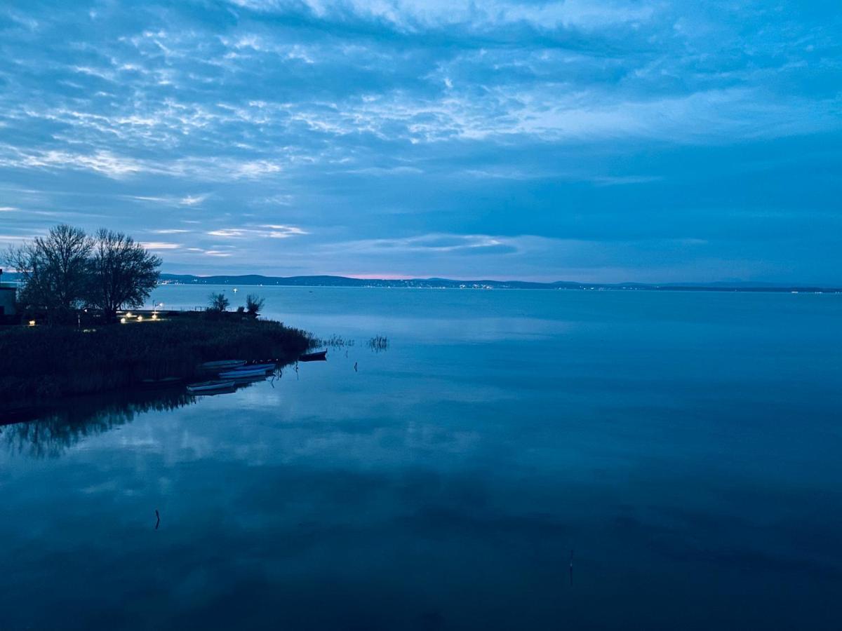 Royal Mediterran Siofok Bagian luar foto
